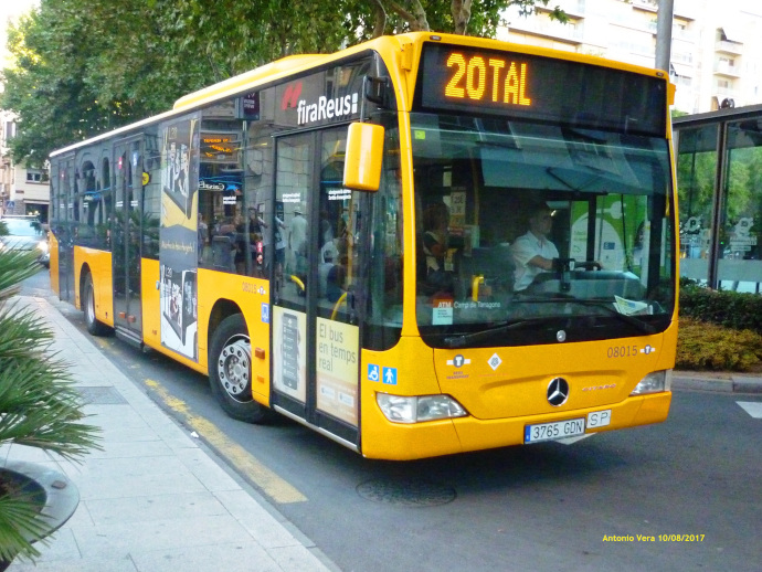 El autobús es el principal método de transporte en el Aeropuerto de Reus. 
